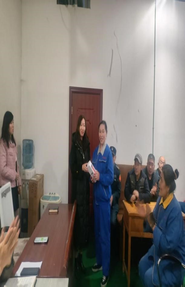 拾金不昧展美德，平凡崗位綻光芒